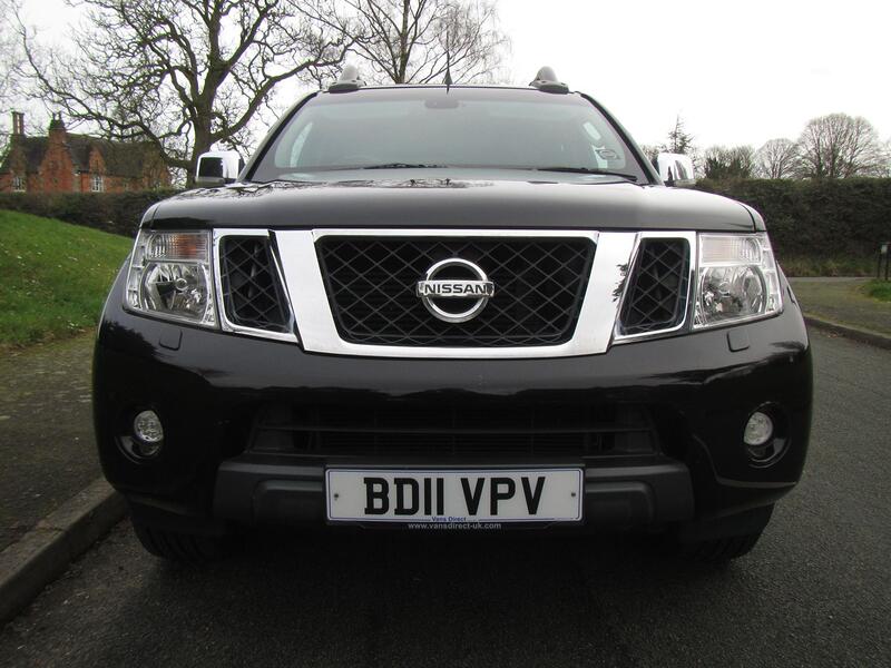 View NISSAN NAVARA 2.5 dCi Tekna 