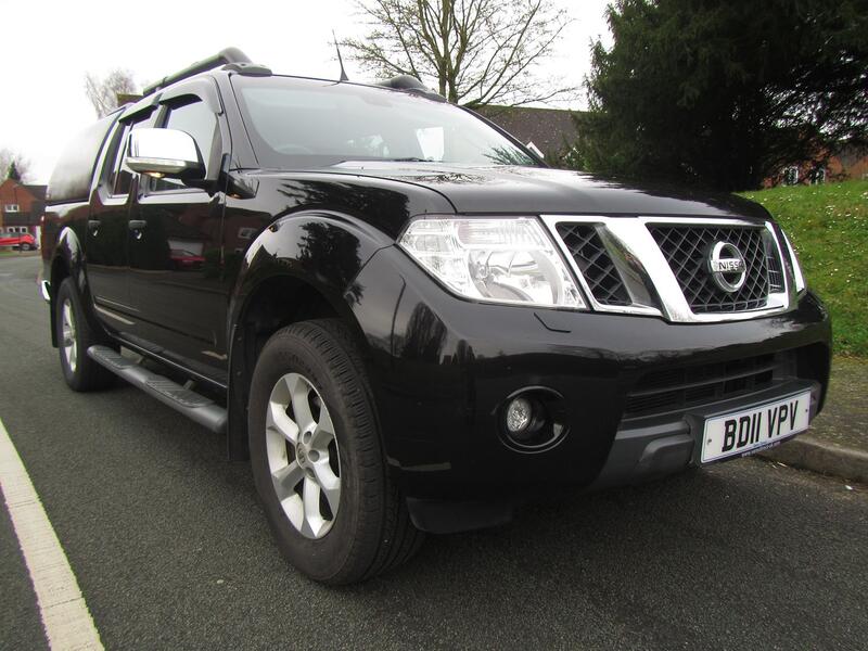 View NISSAN NAVARA 2.5 dCi Tekna 