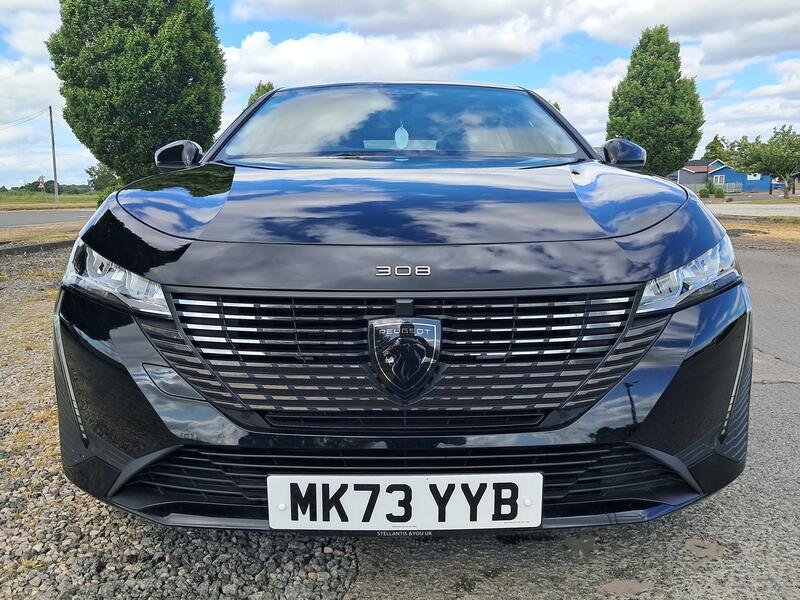 View PEUGEOT 308 1.2 PureTech Allure Premium - CURRENTLY BEING REPAIRED - CAT S