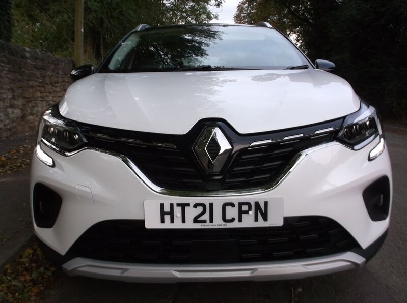 View RENAULT CAPTUR ICONIC TCe